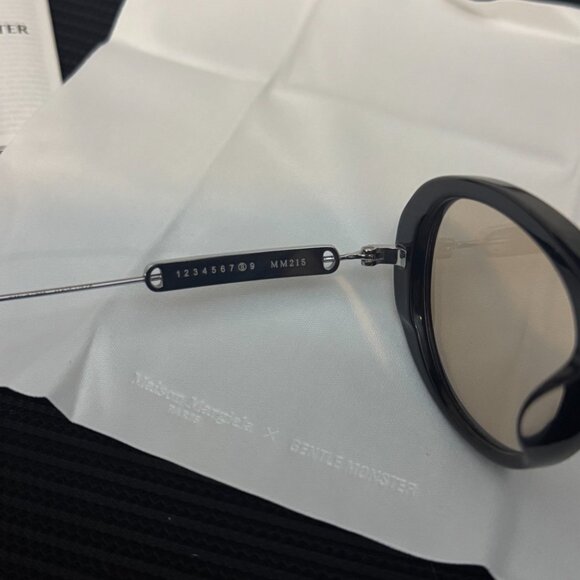 Maison Margiela x Gentle Monster Black Oval Sunnies – Viral Look main image 8
